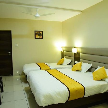 Hotel Ahmedabad Inn Extérieur photo