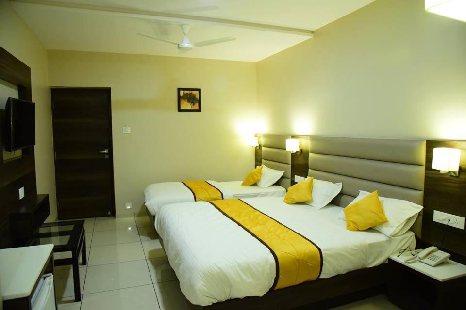 Hotel Ahmedabad Inn Extérieur photo